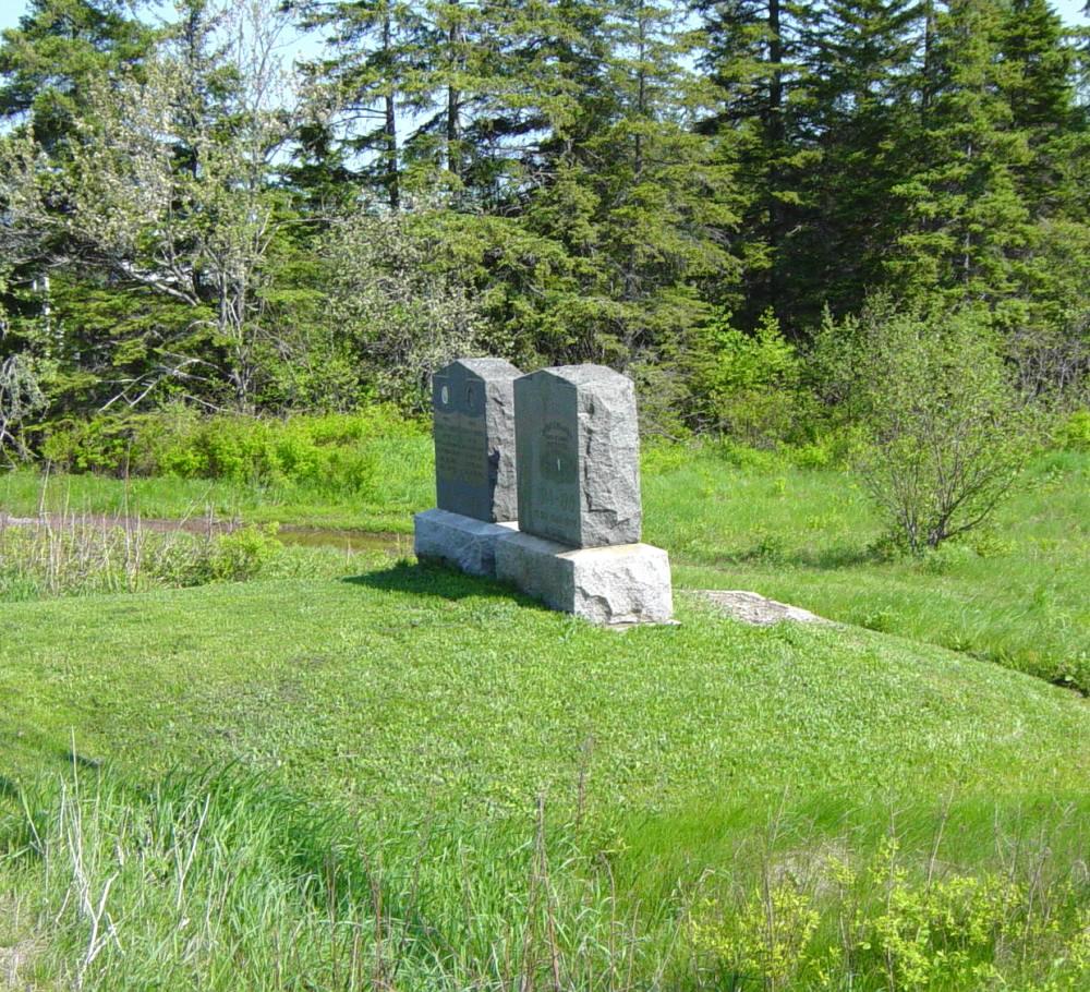 Nine Mile River, Nova Scotia: war memorial monument