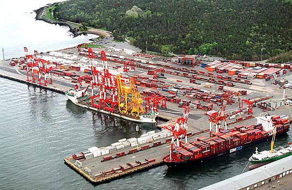 Unloading post-Panamax cranes at Halifax in 2000